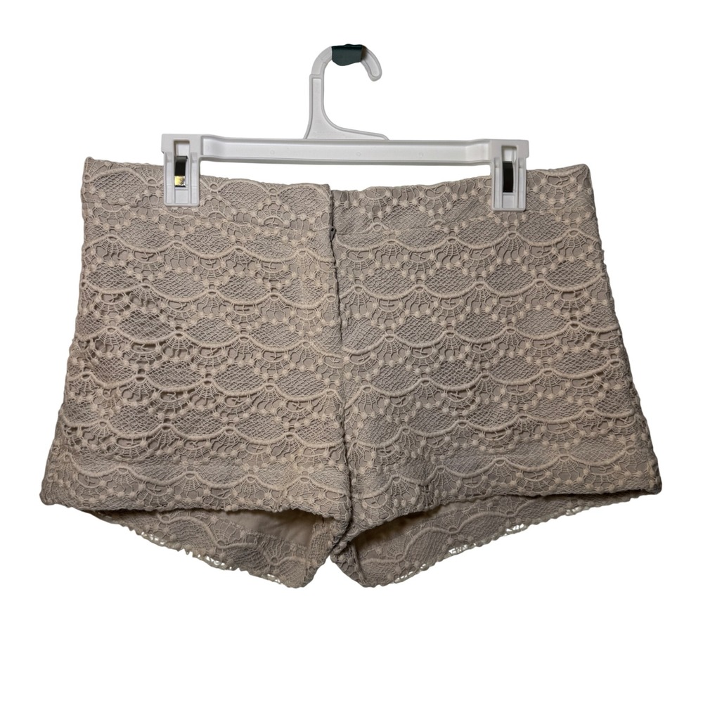 Express Beige Scalloped Crochet Lace Overlay Shorts Womens Size 6 Boho - Picture 1 of 7